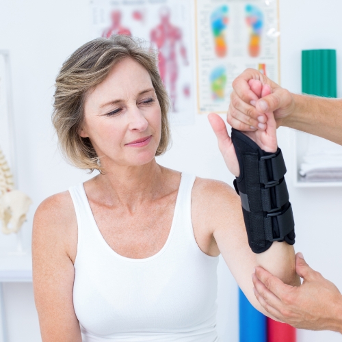 Physical-therapy-clinic-wrist-pain-relief-maccio-physical-therapy-troy-ny